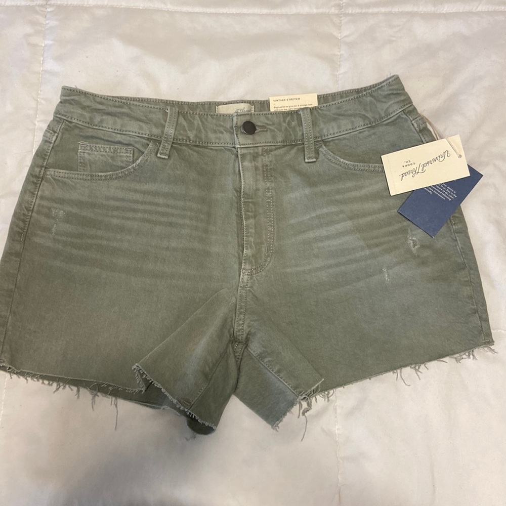 Vintage style green mid shorts